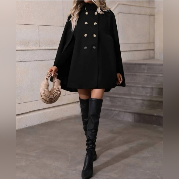 Elegant Black Cape Coat with Buttons - Picture 3 of 6